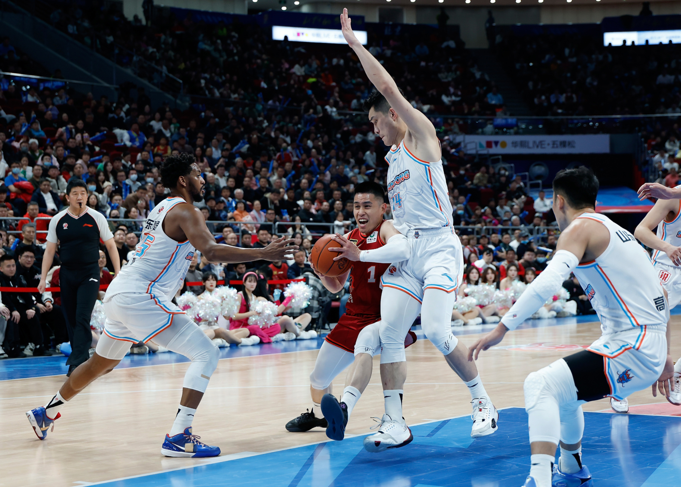 里昂迎欧篮联关键赛，赛后临场应变，管理层满意，赛程密集仍需轮换的简单介绍