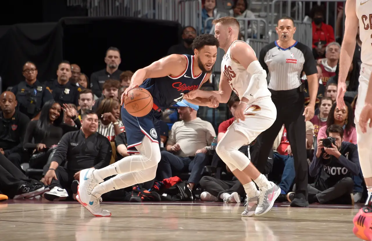 包含法兰克福迎NBA常规赛关键赛；今晚强势反弹；引发热议；赛程密集仍需轮换的词条