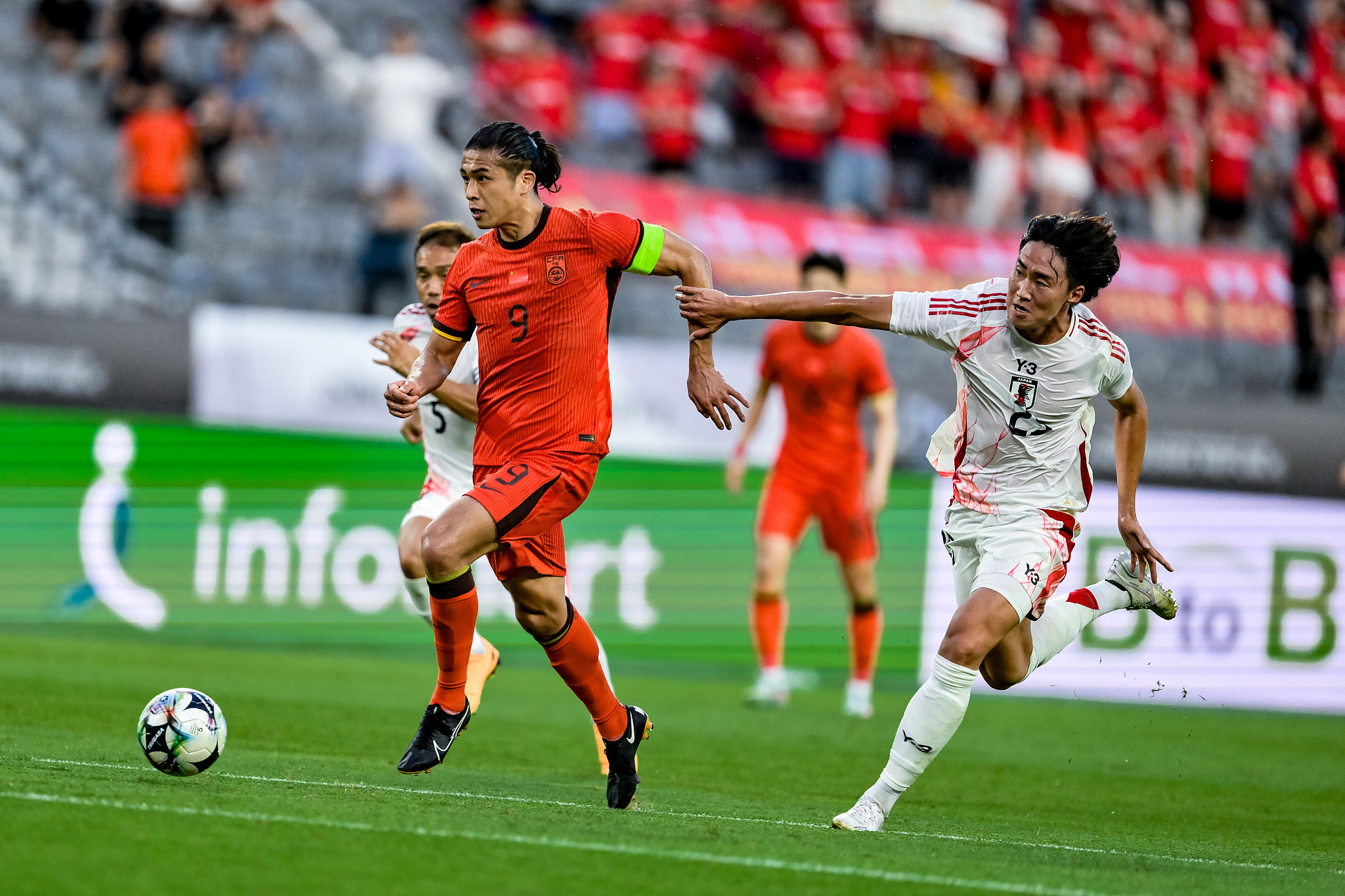 亚冠赛程吃紧，利物浦今晨远射贴柱，球迷炸锅，年轻球员得到机会的简单介绍