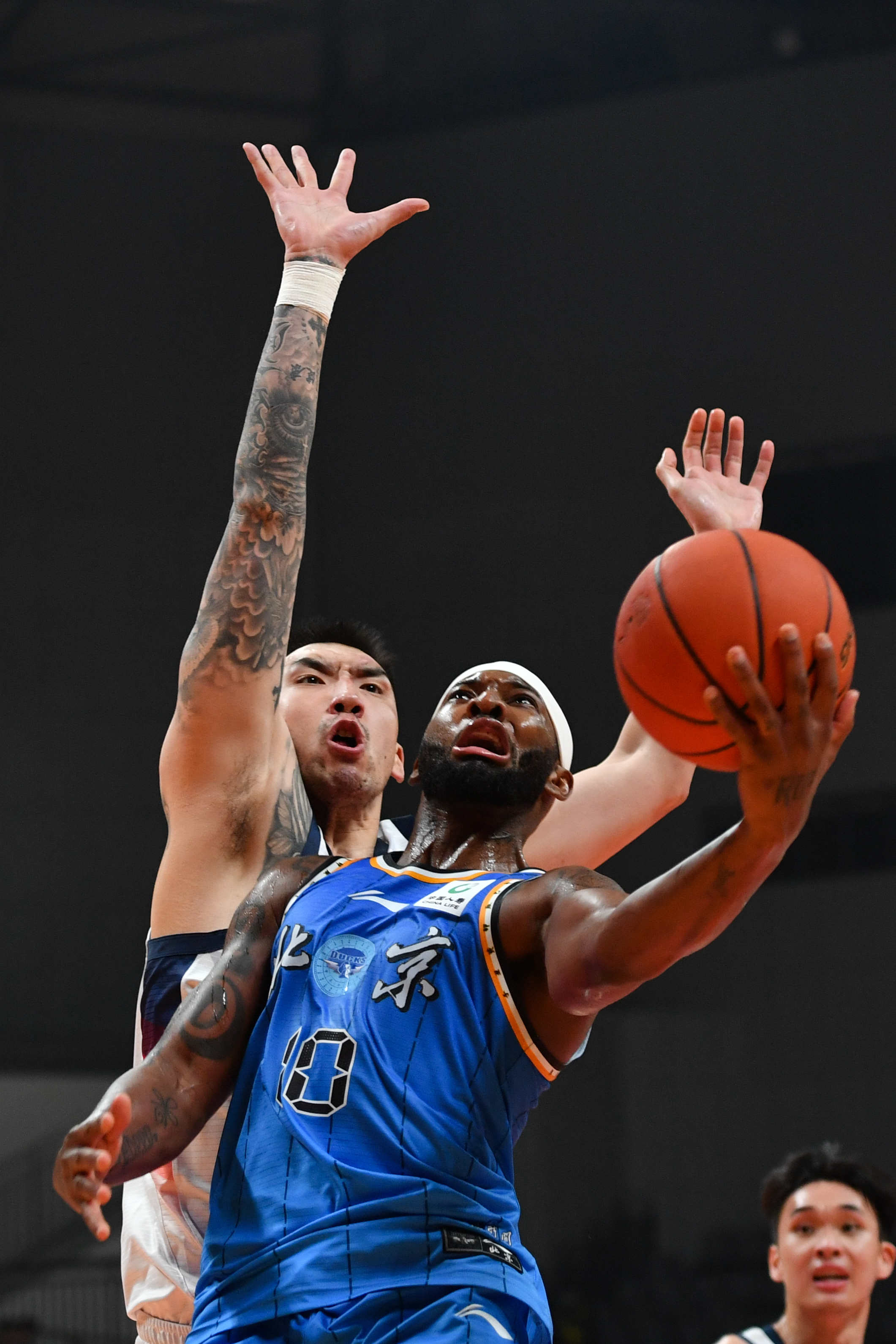 包含CBA常规赛冲刺阶段再迎强敌，山东男篮防线松动，主帅态度：态度坚定，团队化学反应显著的词条